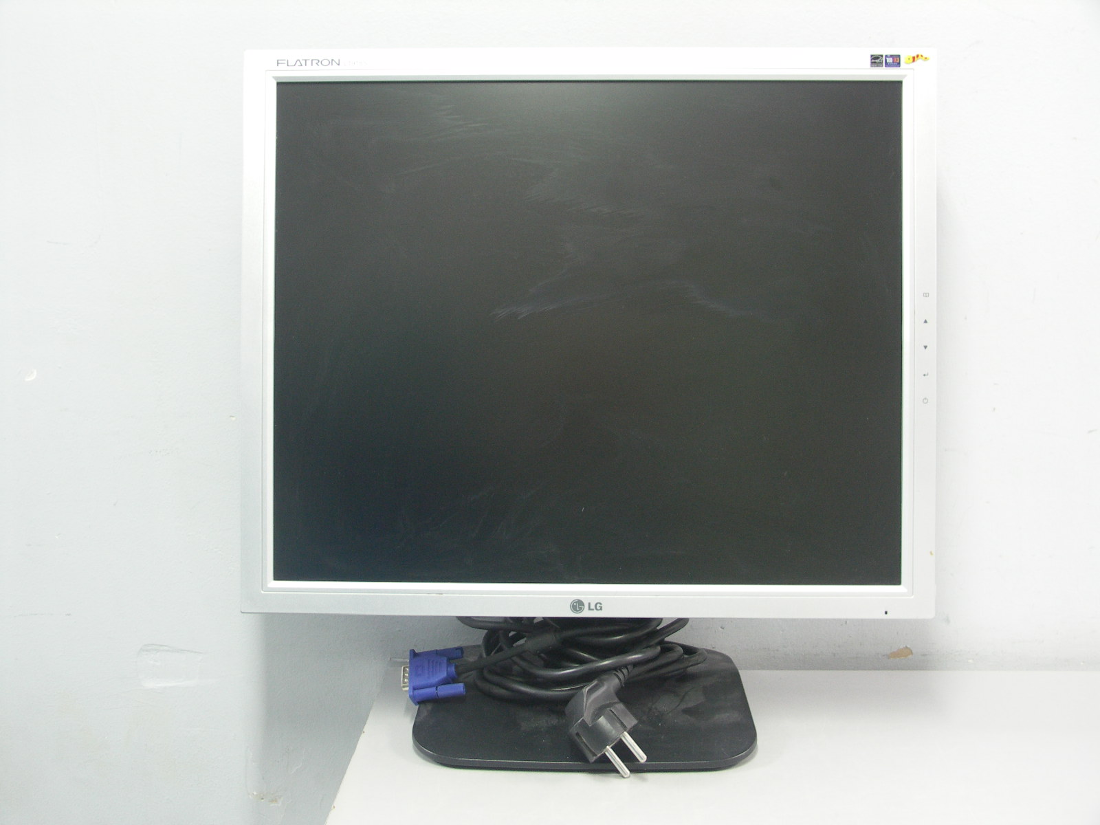 Монитор 19" LG L1918S, VGA "!"