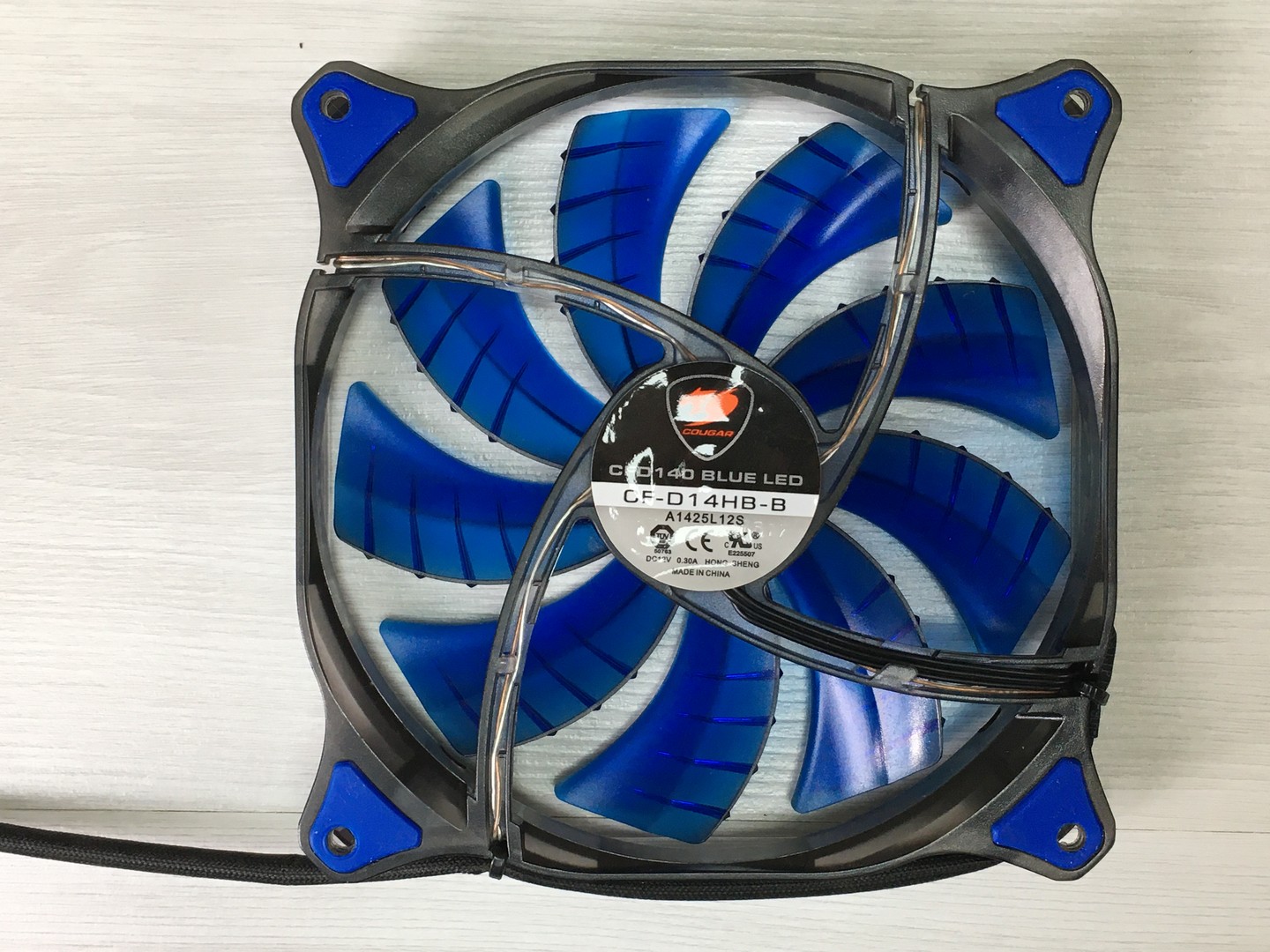 Вентилятор для корпуса COUGAR CFD140 BLUE LED CF-D14HB-B 1000RPM 140х140x25мм 3 pin