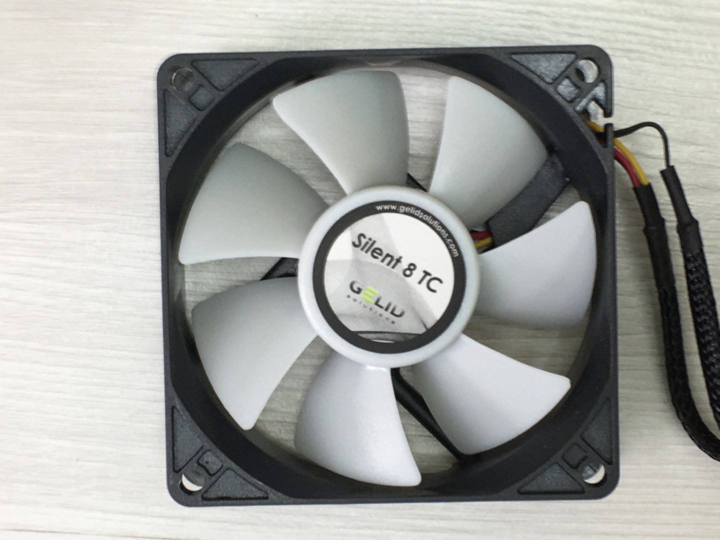 Вентилятор для корпуса GELID Case Fan Silent 8TC 900-2000RPM 80х80x25мм 3-pin
