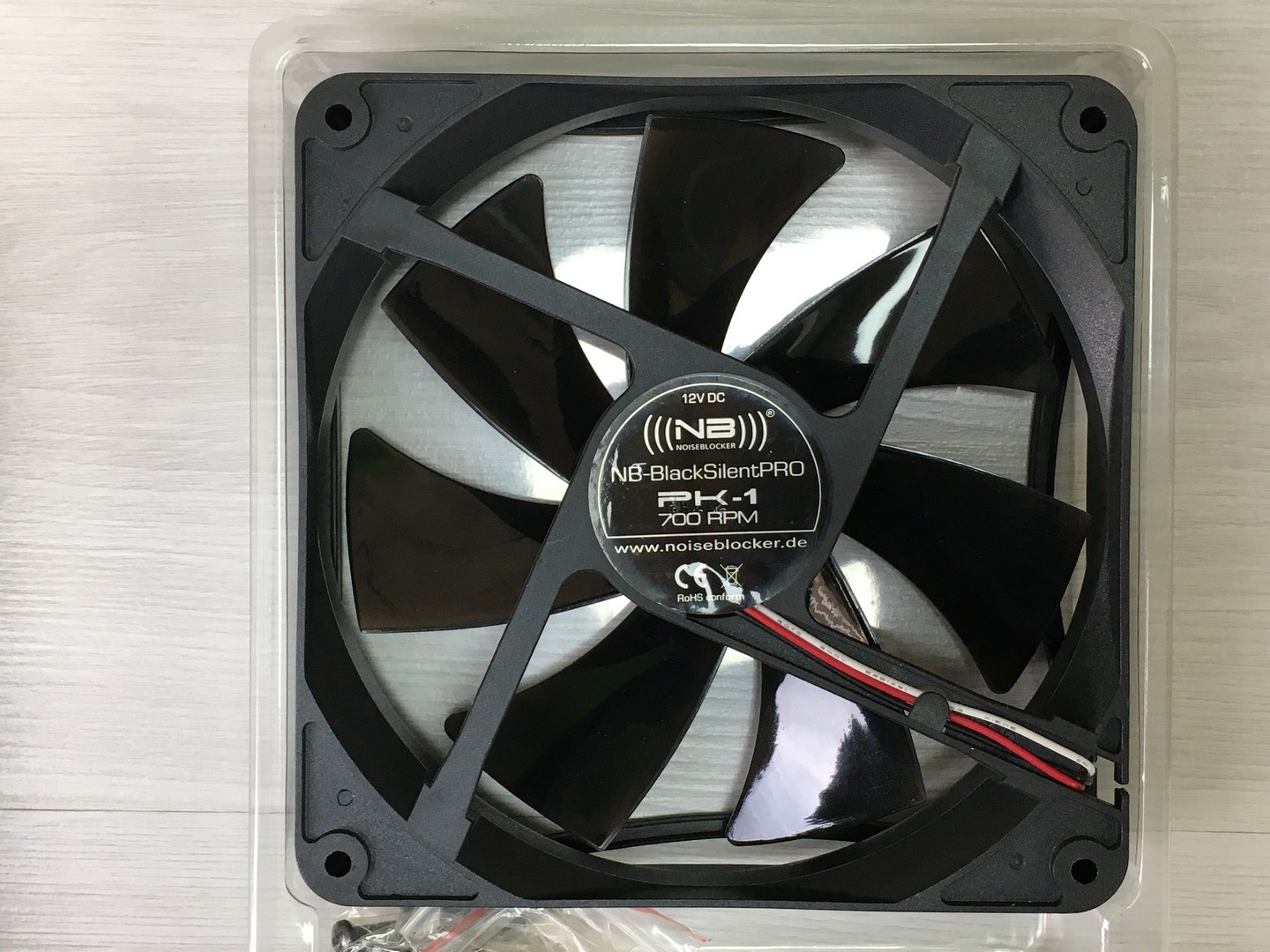 Вентилятор для корпуса NoiseBlocker BlackSilent PRO PK1 700RPM 140х140x25мм 3 pin