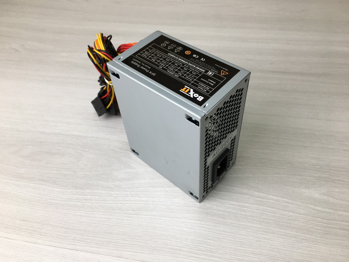Блок питания 400W Boxit S400SFX 24+4/2SATA/80fan SFX "!"