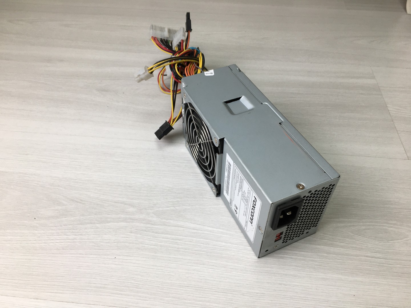 Блок питания 250W Foxconn FX-250T 24+4/2SATA/80fan TFX "!"