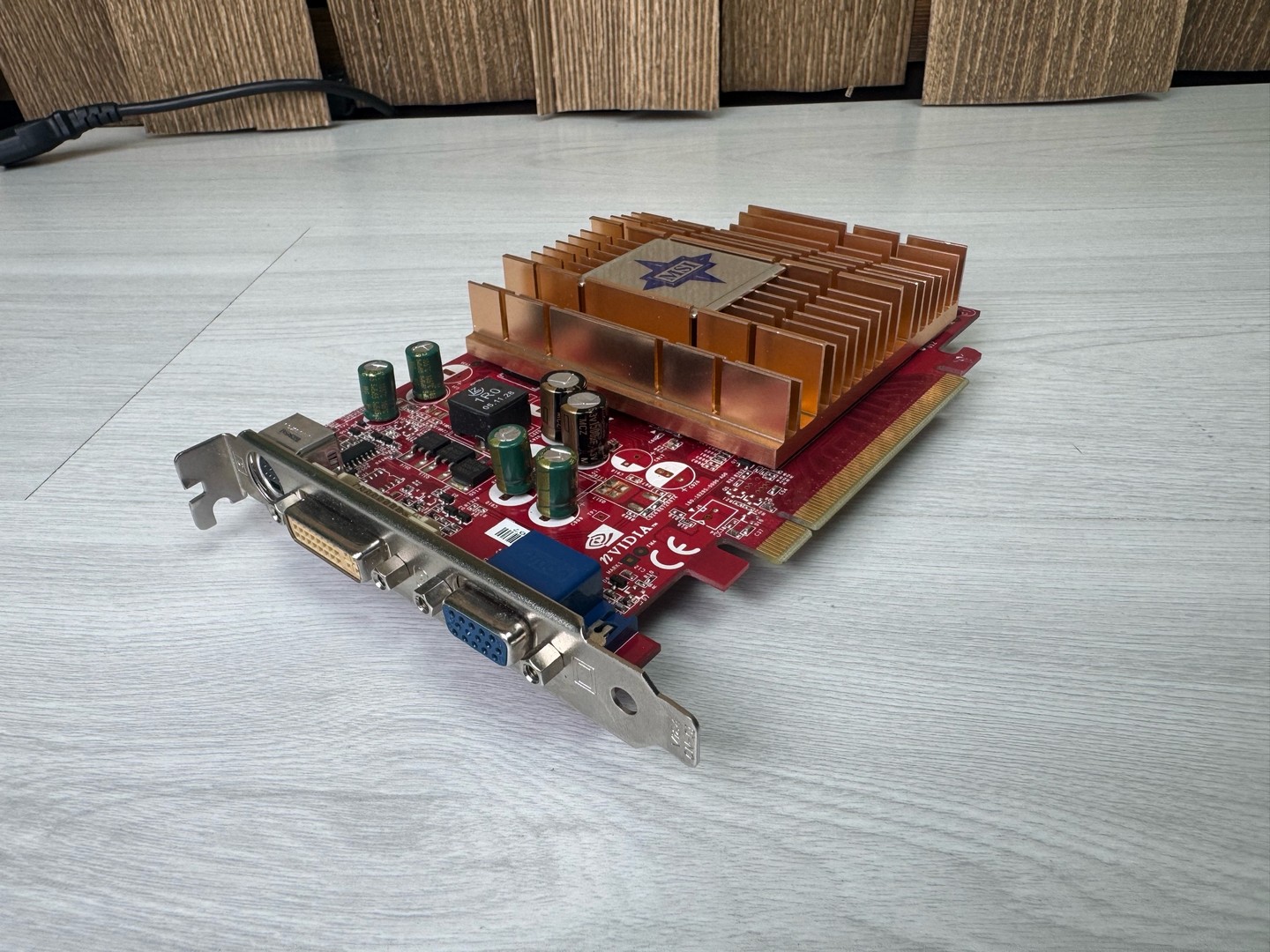 Видеокарта 256Mb GeForce 7300 GT, MSI NX7300GT-TD256EH PCI-E "!"