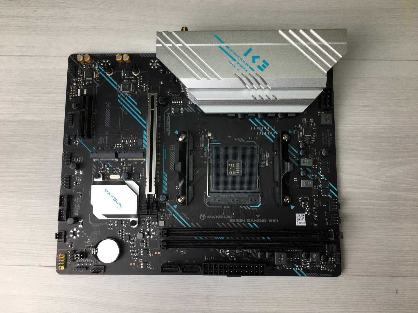 Материнская плата S-AM4 MAXSUN B550M Gaming WiFi, B450/2DDR4/DP/HDMI/M2/mATX WiFi