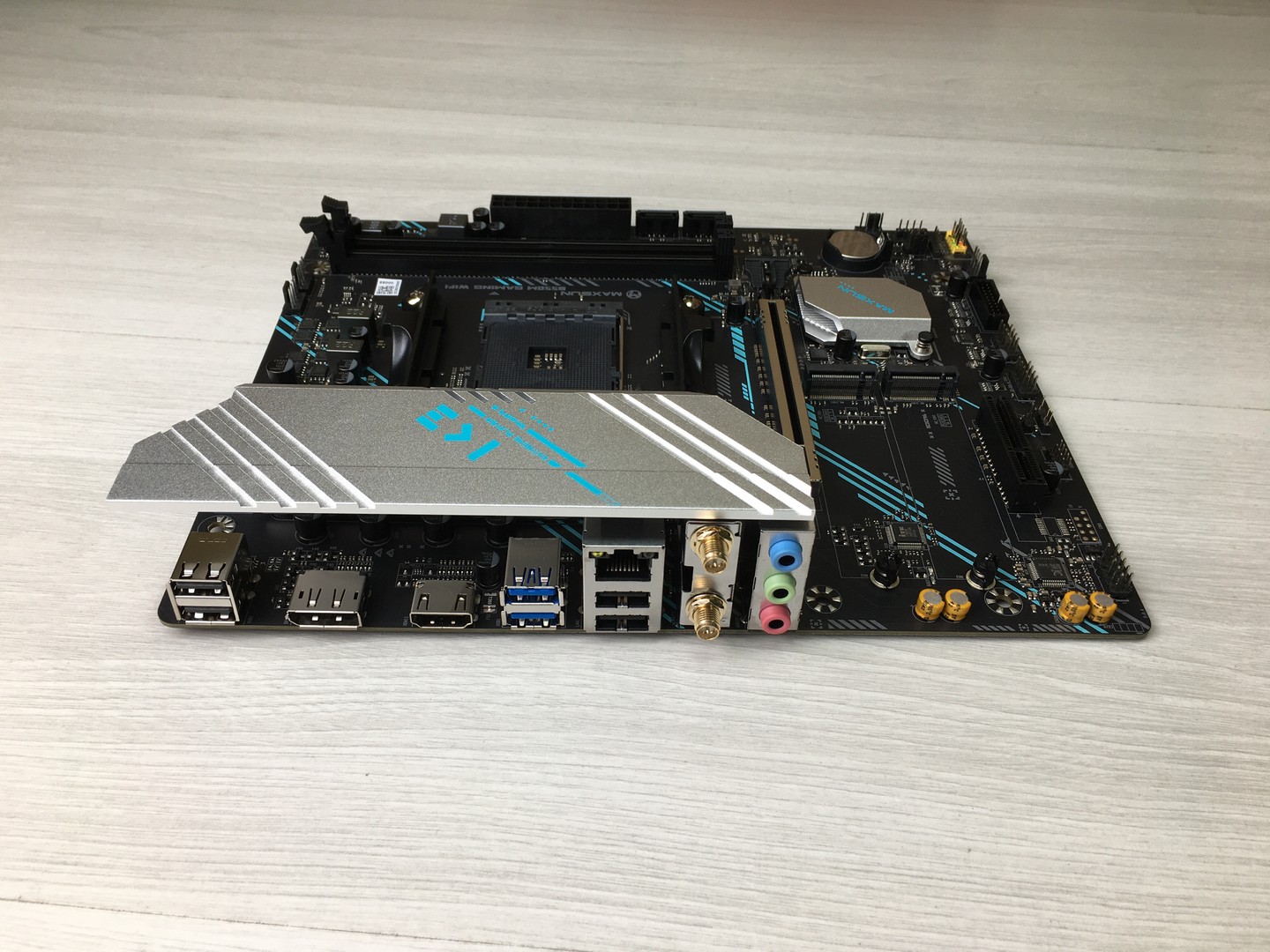 Материнская плата S-AM4 MAXSUN B550M Gaming WiFi, B450/2DDR4/DP/HDMI/M2/mATX WiFi