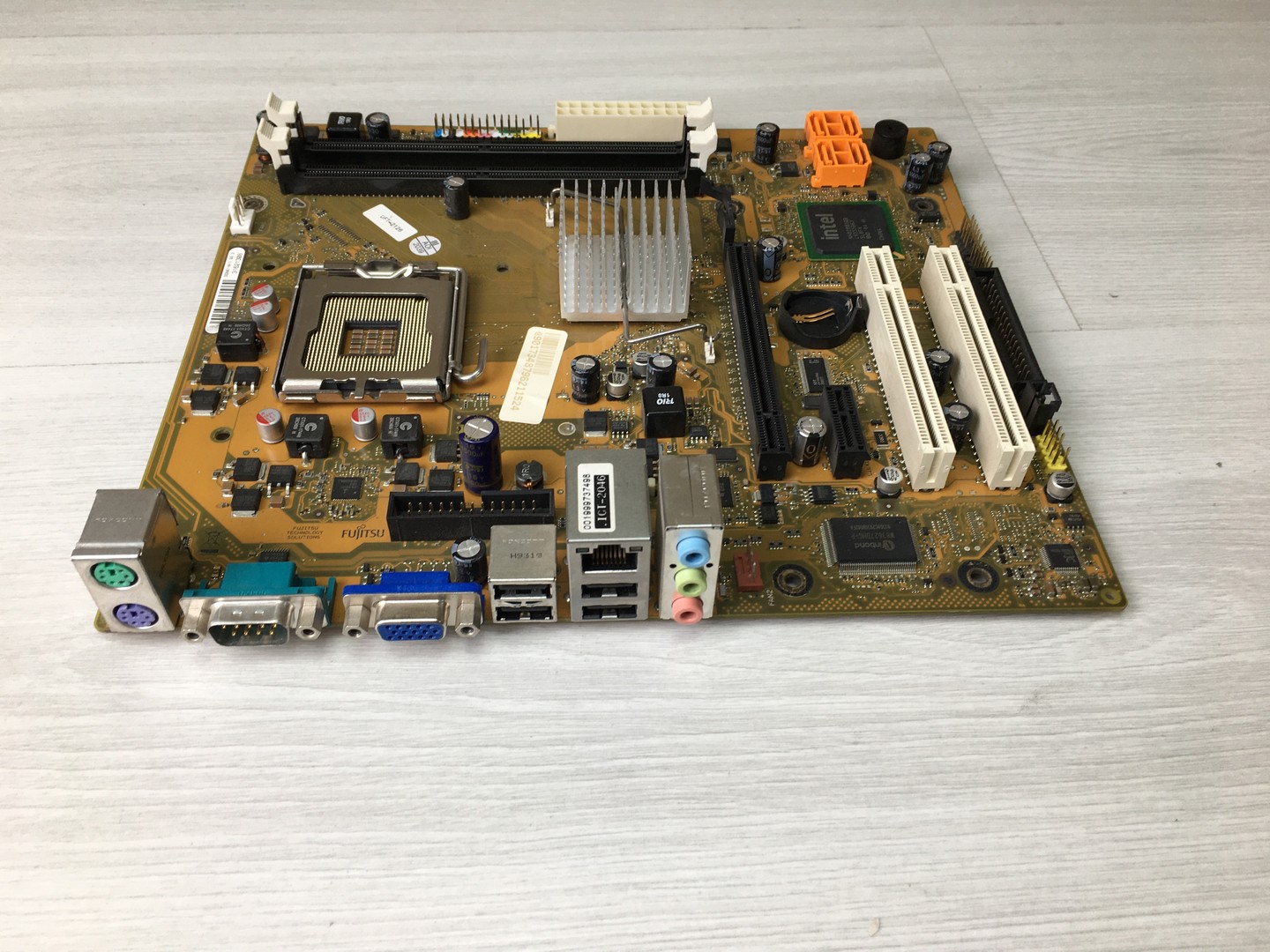 Материнская плата S-775 Fujitsu-Siemens D2841-A11 GS 3, SVGA/2xDDR2/SATA/Sb/Lan/mATX "!"