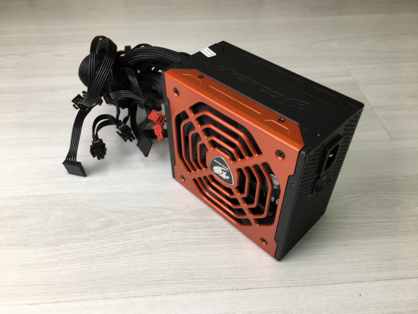 Блок питания 700W Cougar BXM700 24+8+4+4/6+2+6+2+6+2PCI-E/8SATA/140fan ATX "!"