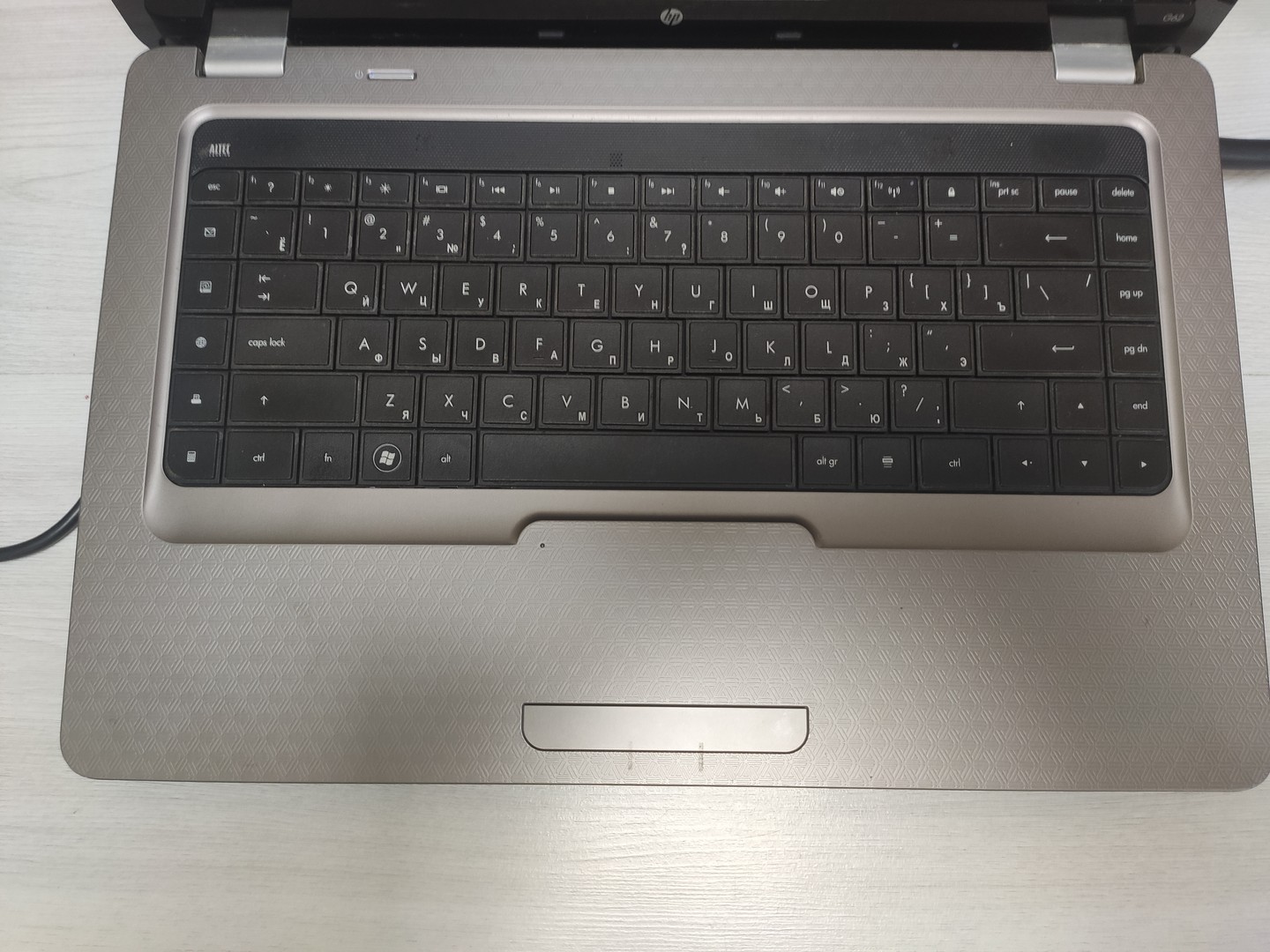 Ноутбук HP G62-120ER i3-330M 2,13GHz/8G/SSD120Gb/DVD-RW/WIFI/BT/Cam/Win10Pro 15,6", батарея 30мин "!"