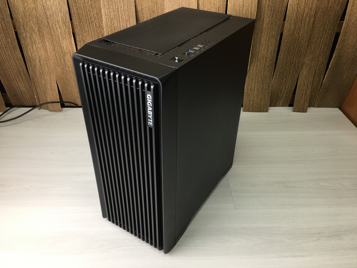 Корпус Gigabyte C103G Black, без БП
