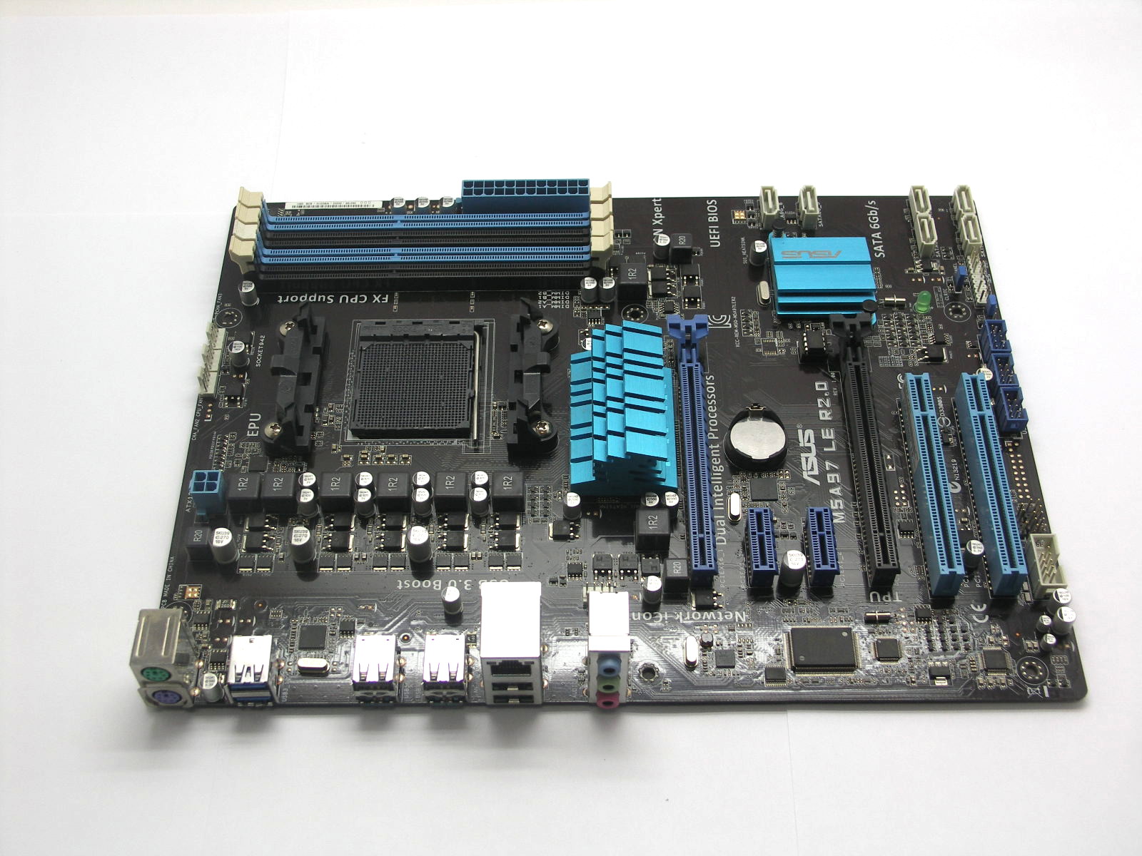 Материнская плата S-AM3+ ASUS M5A97 LE R.2.0, 970/4DDR3/4PCI-Exp/SATA/Raid/gLan/ATX, без планки "!"